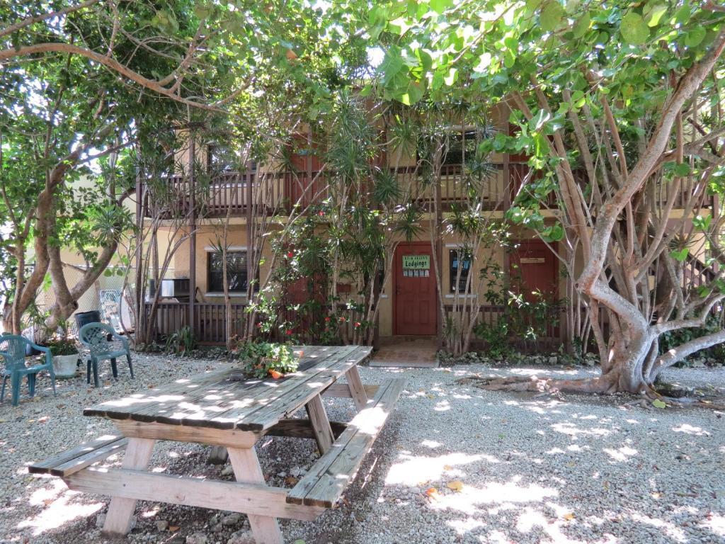 Ed & Ellen'S Lodgings Key Largo Motel Exterior photo